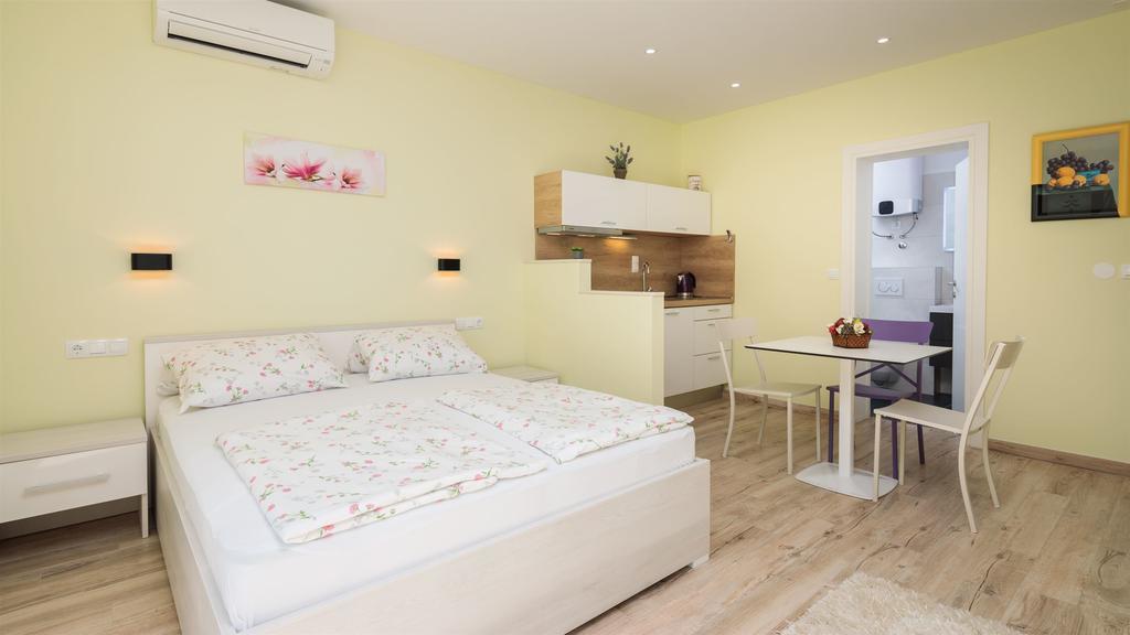 Apartments And Room Alen Duce Ngoại thất bức ảnh