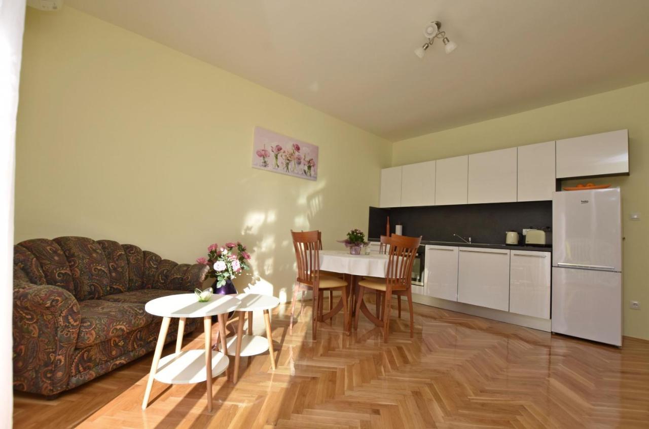Apartments And Room Alen Duce Ngoại thất bức ảnh
