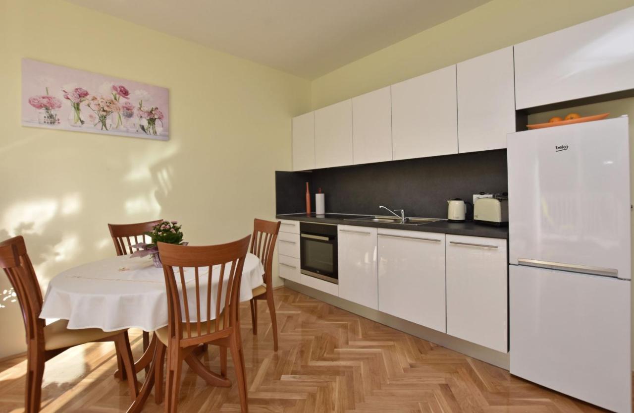 Apartments And Room Alen Duce Ngoại thất bức ảnh
